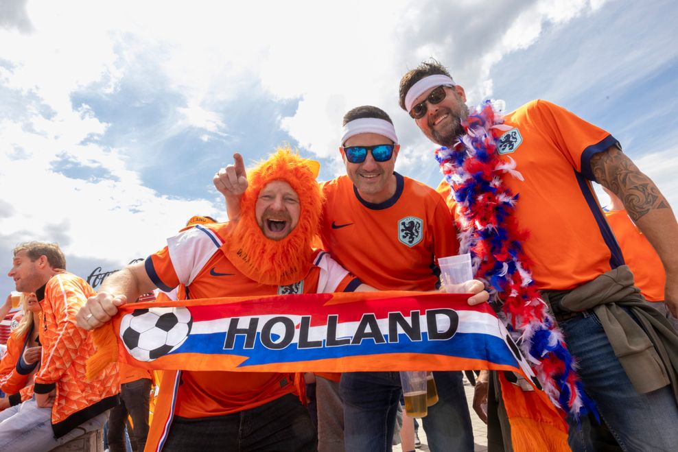 Public Viewing in Hamburg: Euphorie in „Oranje“ – Fans feiern friedlich zusammen