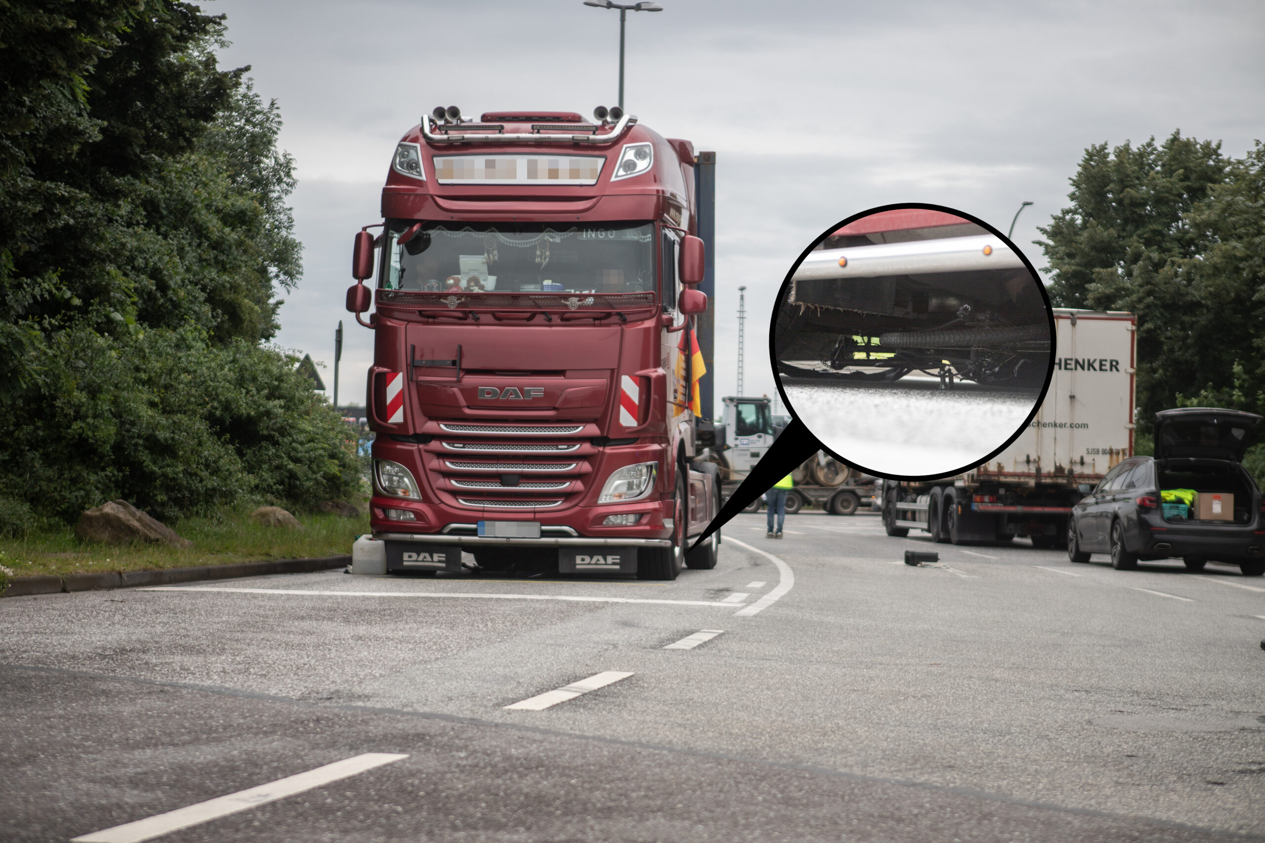 Die Fahrradfahrerin wurde vom Lkw überrollt. Jede Hilfe kam für sie zu spät.