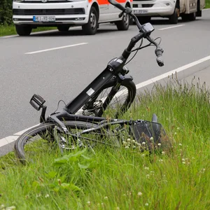 Frau mit e-Bike von BMW erfasst und schwer verletzt