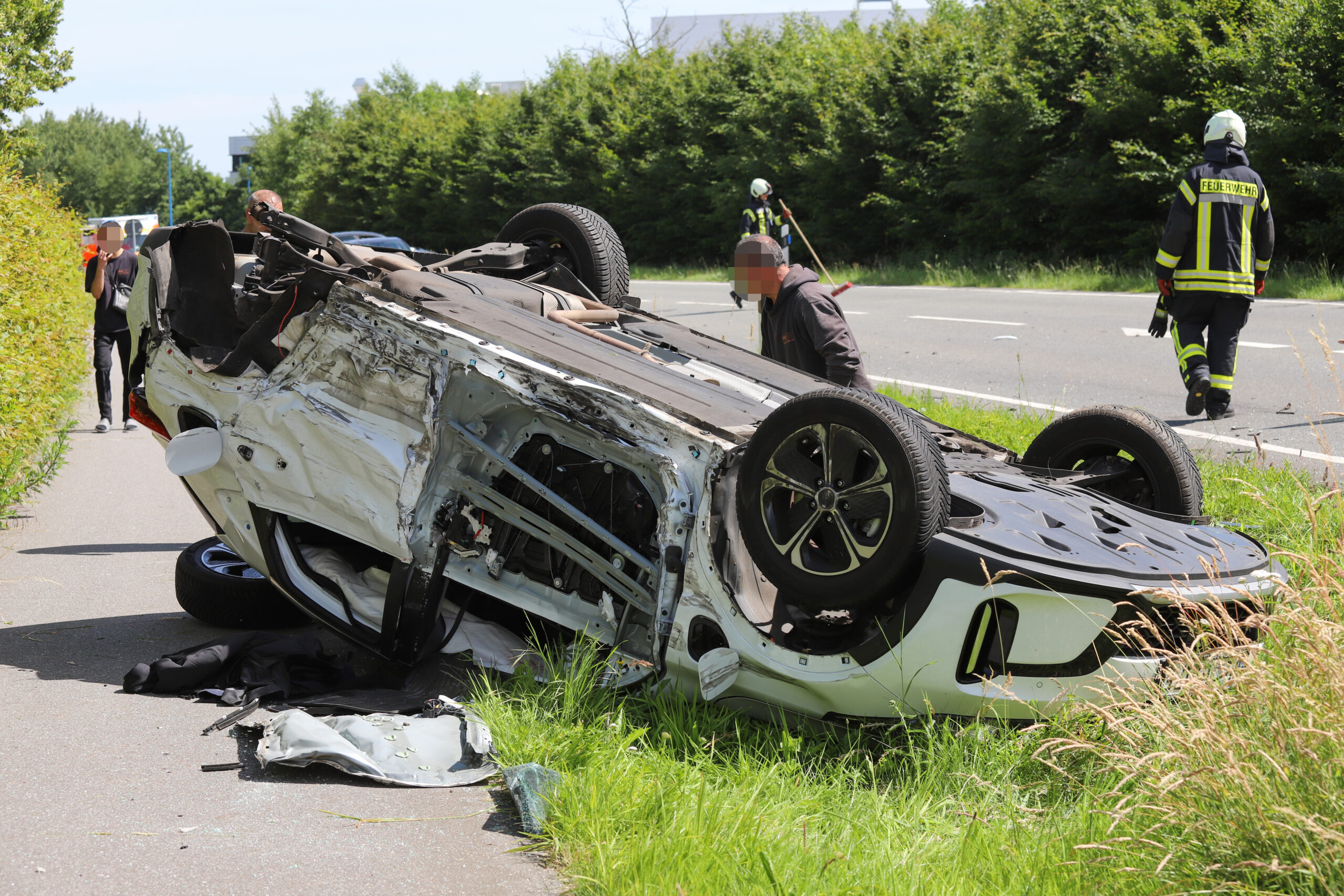 Der Kia-Fahrer wurde bei dem Unfall schwer verletzt.