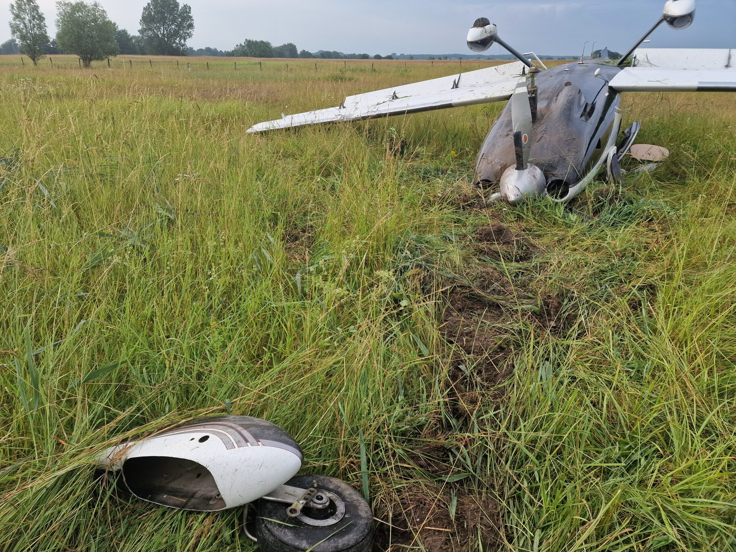 Die Cessna-Maschine kam von der Landebahn ab und überschlug sich.
