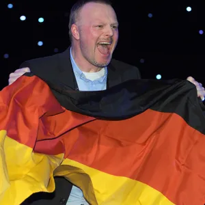 Stefan Raab mit Deutschland-Fahne