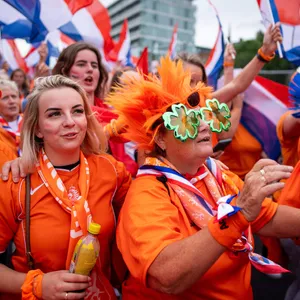 Oranje-Fans jubeln in Hamburg