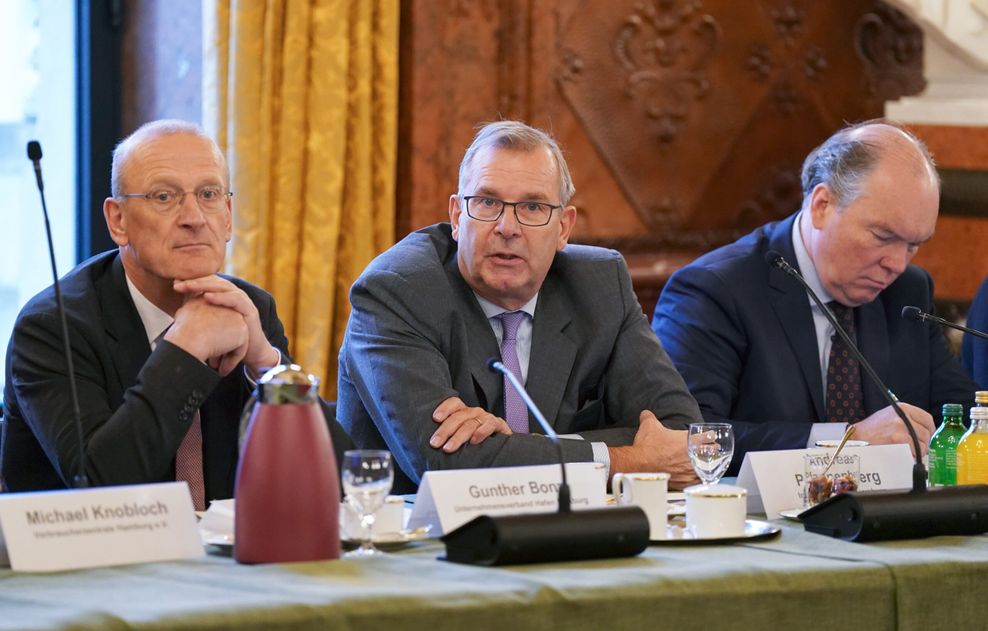 Cornelius' Vorgänger Gunther Bonz (l) ist gegen des MSC-Deal. (Archivbild)