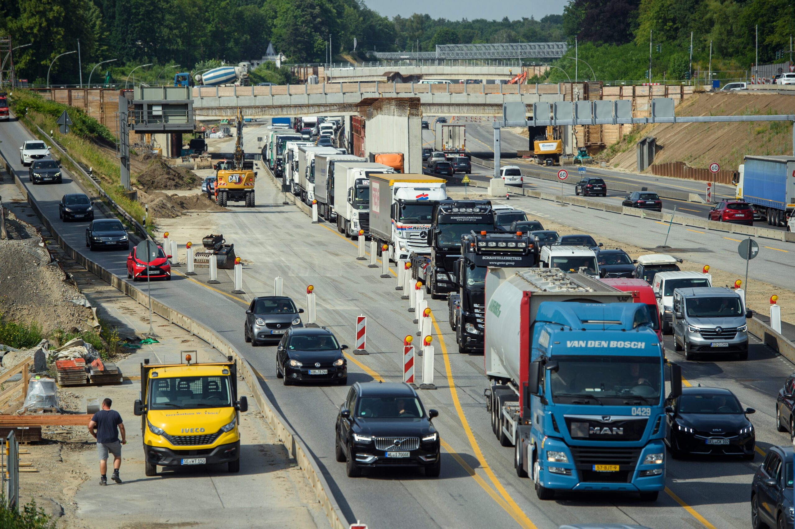 Am frühen Freitagmorgen starten die Reparaturarbeiten auf der A7 in Fahrtrichtung Hannover.