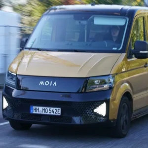 Der Sammeltaxianbieter Moia ist seit 2019 auf den Straßen von Hamburg unterwegs.
