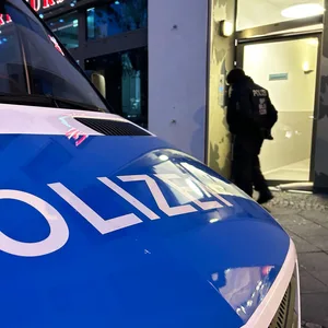 Ein Einsatzfahrzeug der Polizei