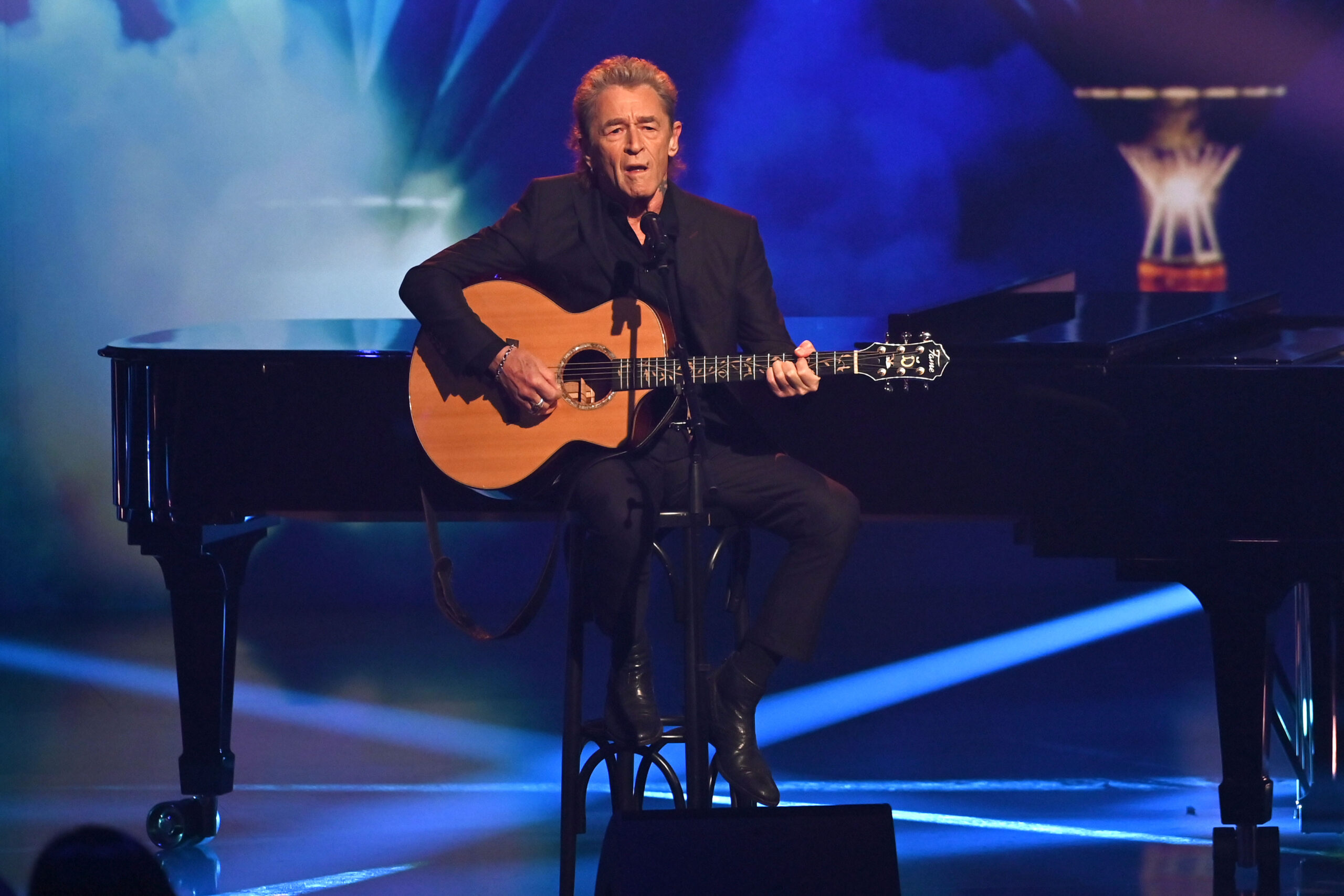 Dezember 2023: Peter Maffay spielt in für eine TV-Show in der Nürnberger Frankenhalle.