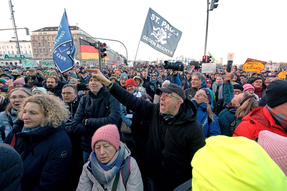 Junge Erwachsene musste man auf den Anti-Rechts-Demos lange suchen.