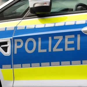Ein Streifenwagen der Polizei (Symbolbild).