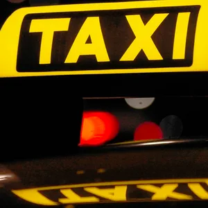 Raubüberfall auf Taxifahrer in Harburg – Polizei sucht Zeugen