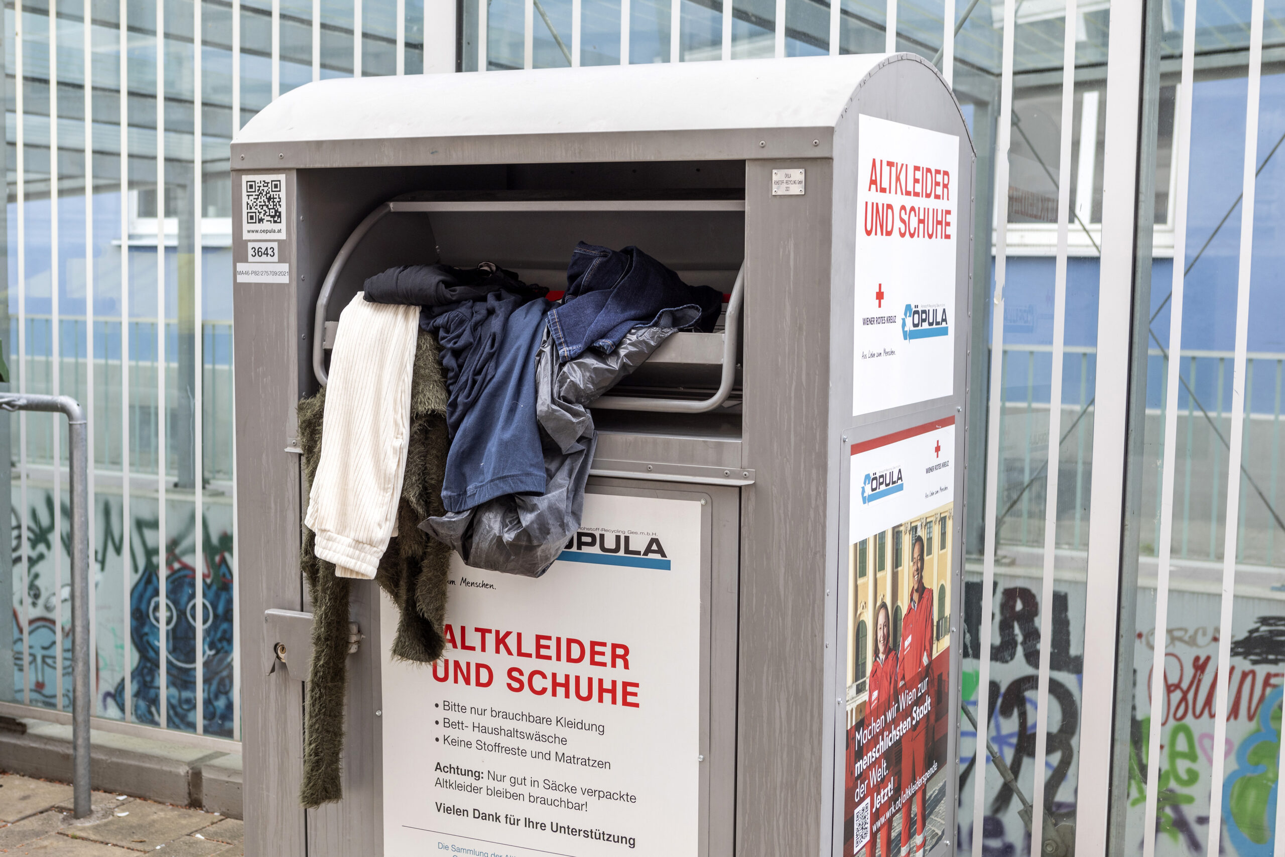 Die Frau verunglückte tödlich in einem Altkleidercontainer. (Symbolbild)