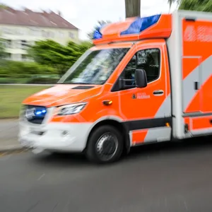 Ein Rettungswagen im Einsatz (Symbolbild)