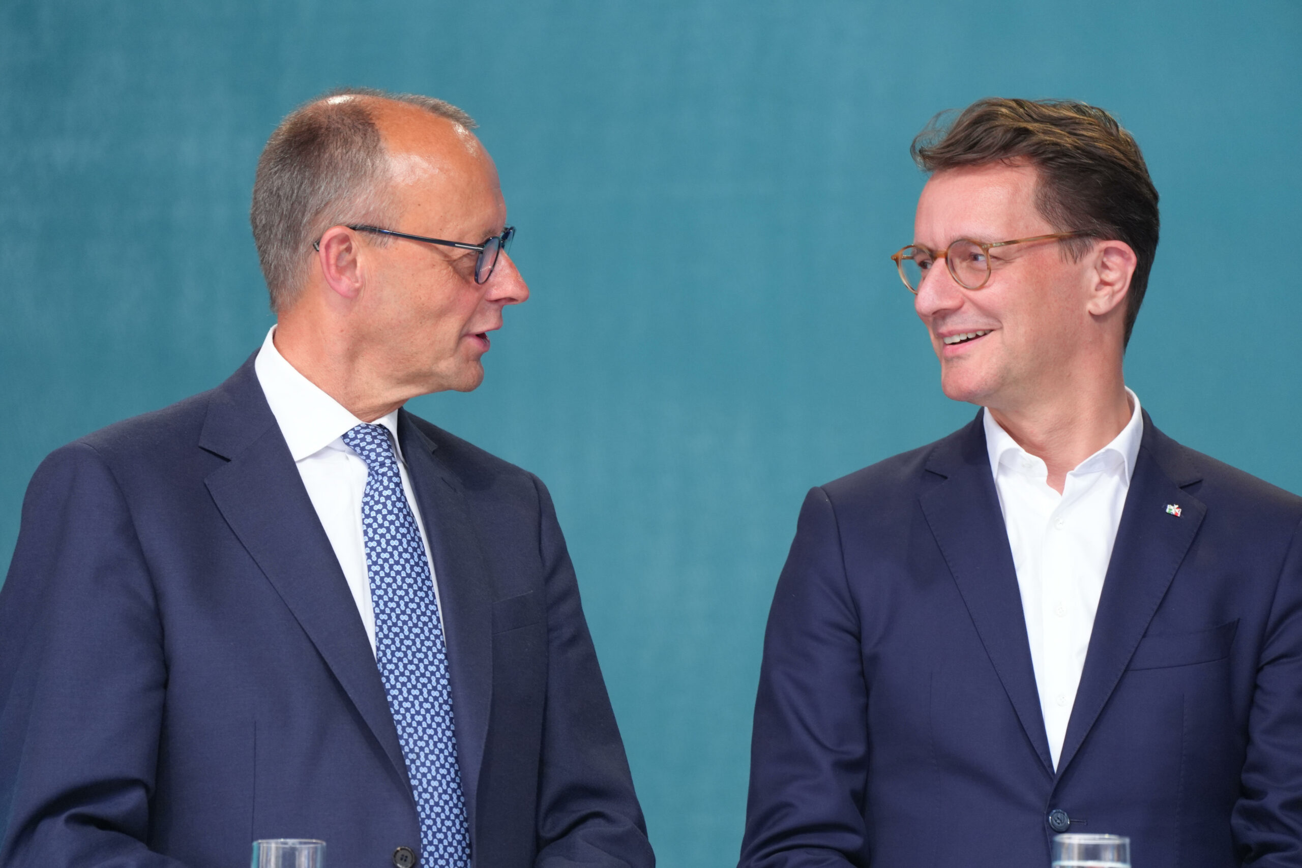 Sie beharken sich in der K-Frage: Der CDU-Parteivorsitzende Friedrich Merz (l.) und sein Parteikollege, der Nordrhein-Westfälische Ministerpräsident Hendrik Wüst.