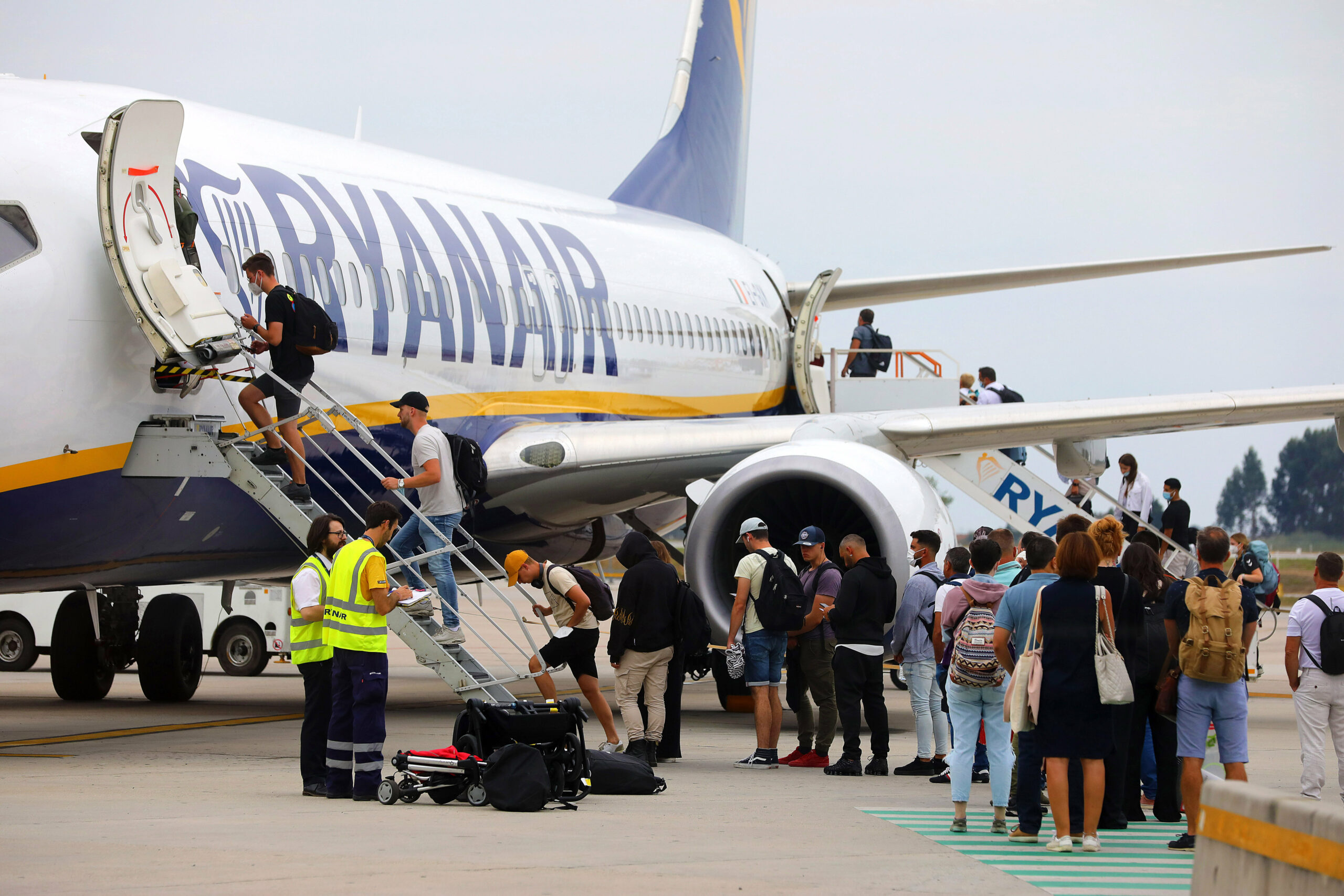 Jedes Gepäckstück kostet extra. Damit sollen Fluggesellschaften wie Ryanair in Spanien künftig nicht mehr durchkommen.