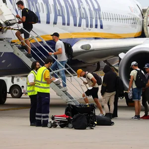 Jedes Gepäckstück kostet extra. Damit sollen Fluggesellschaften wie Ryanair in Spanien künftig nicht mehr durchkommen.