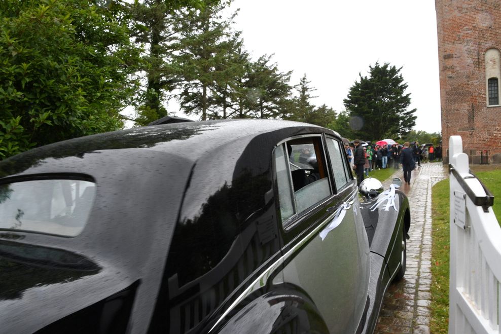 In diesem schwarzen Rolls-Royce fuhr Bräutigam H.P. Baxxter vor der Kirche St. Severin auf Sylt vor.