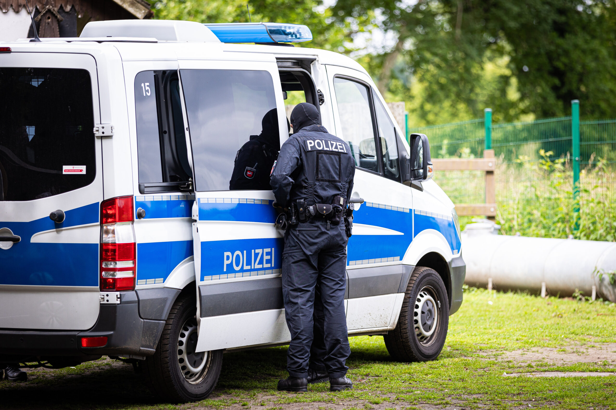 In sieben Bundesländern kam es zu Razzien. (Symbolbild)