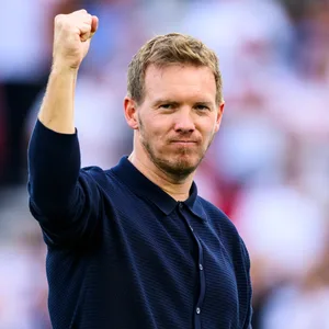 Julian Nagelsmann streckt die Faust in die Luft
