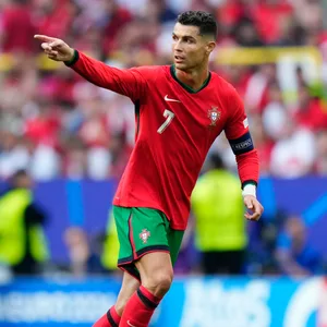 Cristiano Ronaldo bei einem EM-Spiel auf dem Platz
