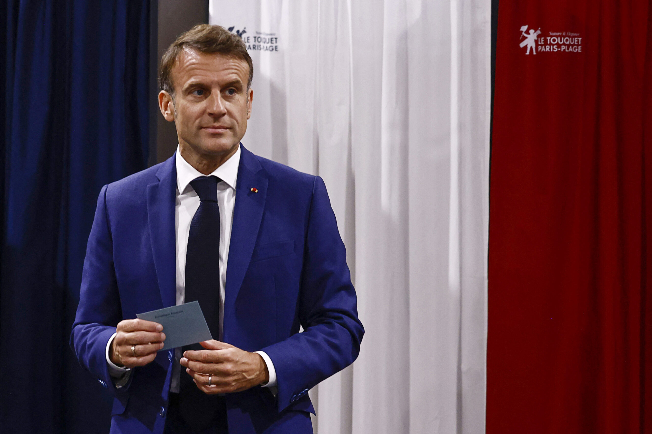 Emmanuel Macron bei der Stimmabgabe. Der französische Präsident hatte nach der EU-Wahl eine Neuwahl des Parlaments angesetzt.