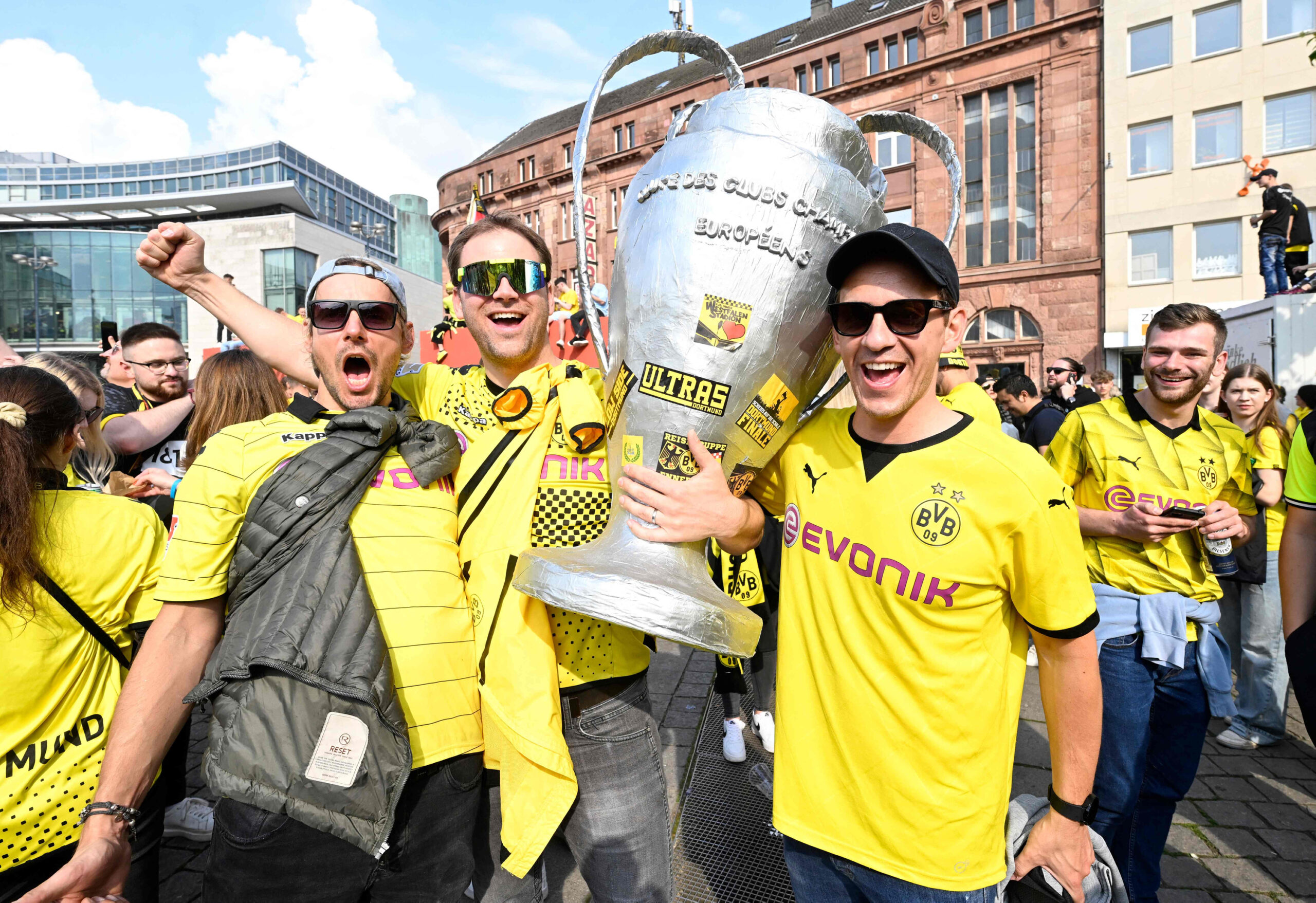 Fans von Borussia Dortmund feiern in London