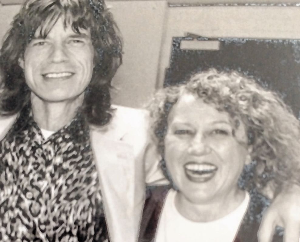 Mit Mick Jagger freute sie sich über die Goldene Schallplatte für ein Solo-Projekt.
