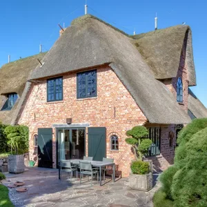 Diese Luxus-Doppelhaushälfte auf Sylt ist zu verkaufen.