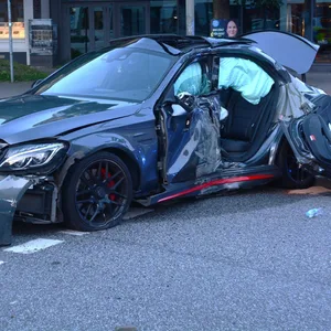 Schwerer Unfall in Bergedorf mit einem Verletzten – illegales Autorennen als Unfallursache nicht ausgeschlossen
