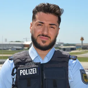 Maani Pouladian (24) Bundespolizist