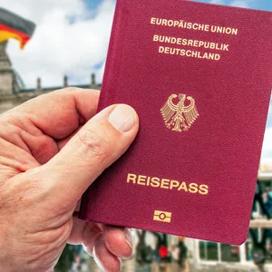 Seite heute gilt das neue Einbürgerungsrecht. Union und AfD laufen dagegen Sturm.