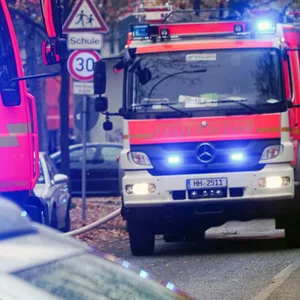 Explosion in Recyclngfirma auf der Veddel – zwei Verletzte vom Rettungsdiest versorgt