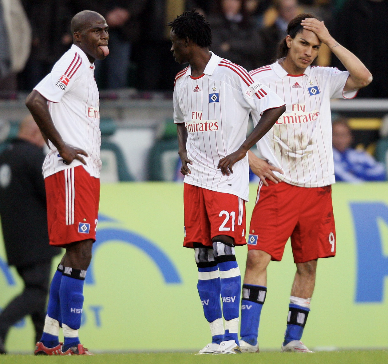 Guy Demel, Jonathan Pitroipa und Paolo Guerrero nach einer HSV-Niederlage