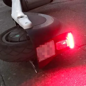 Polofahrerin kollidiert in Pinneberg beim abbiegen it E-Scooter – Mann auf roller kam mit rettungshubschrauber in Klinik