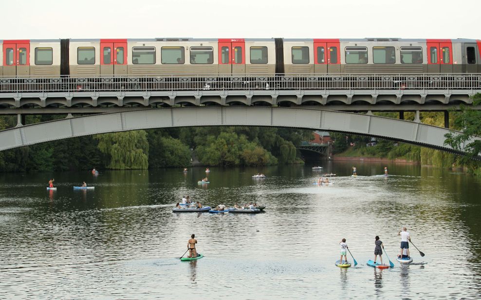 Alsterkanal mit Wassersportlern