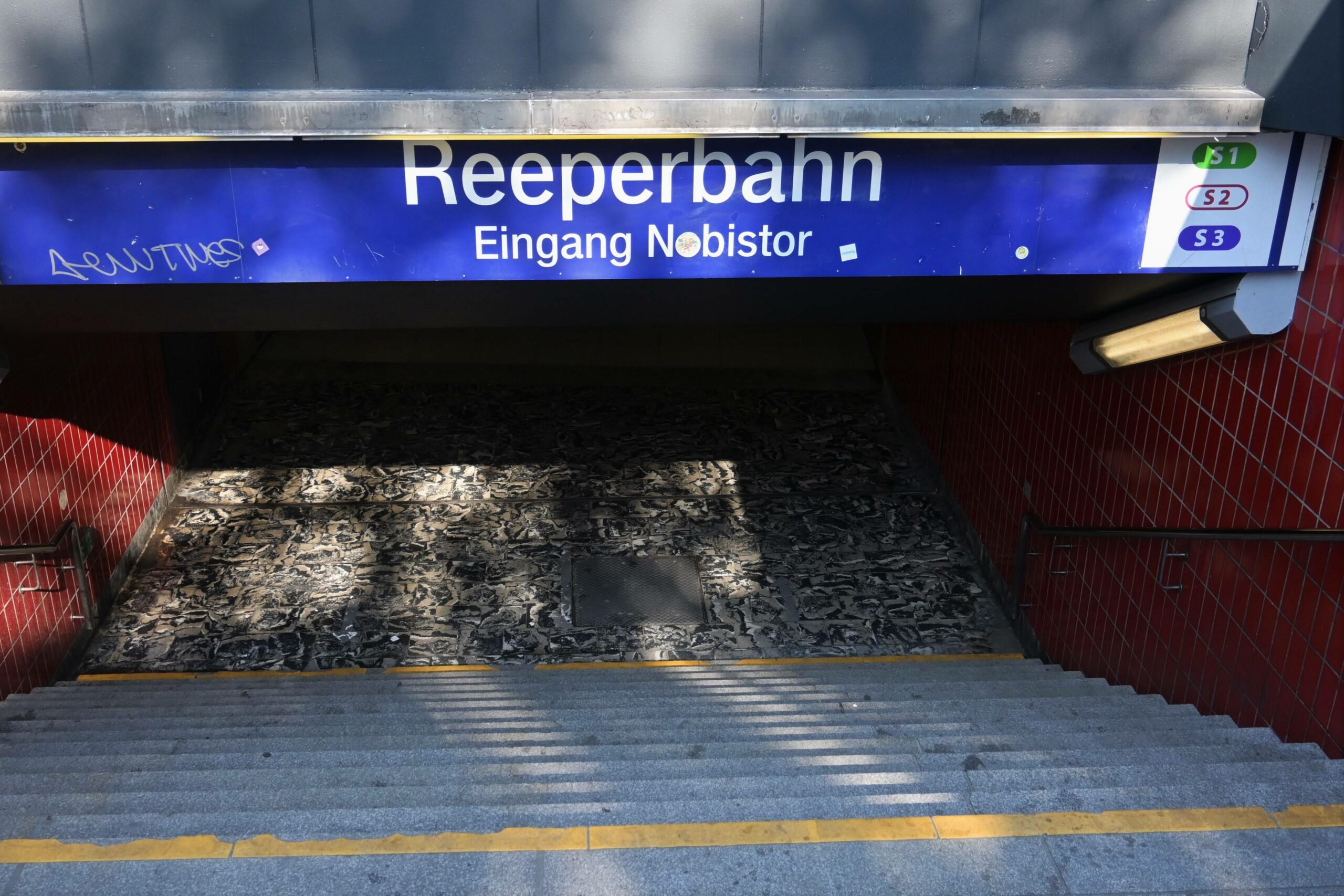 Eingang zum Bahnhof Reeperbahn
