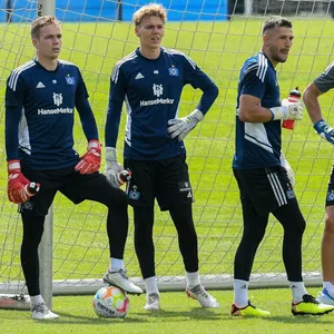 Tom Mickel, Matheo Raab Leo Oppermann, Daniel Heuer Fernandes und Sven Höh im Torwarttraining des HSV