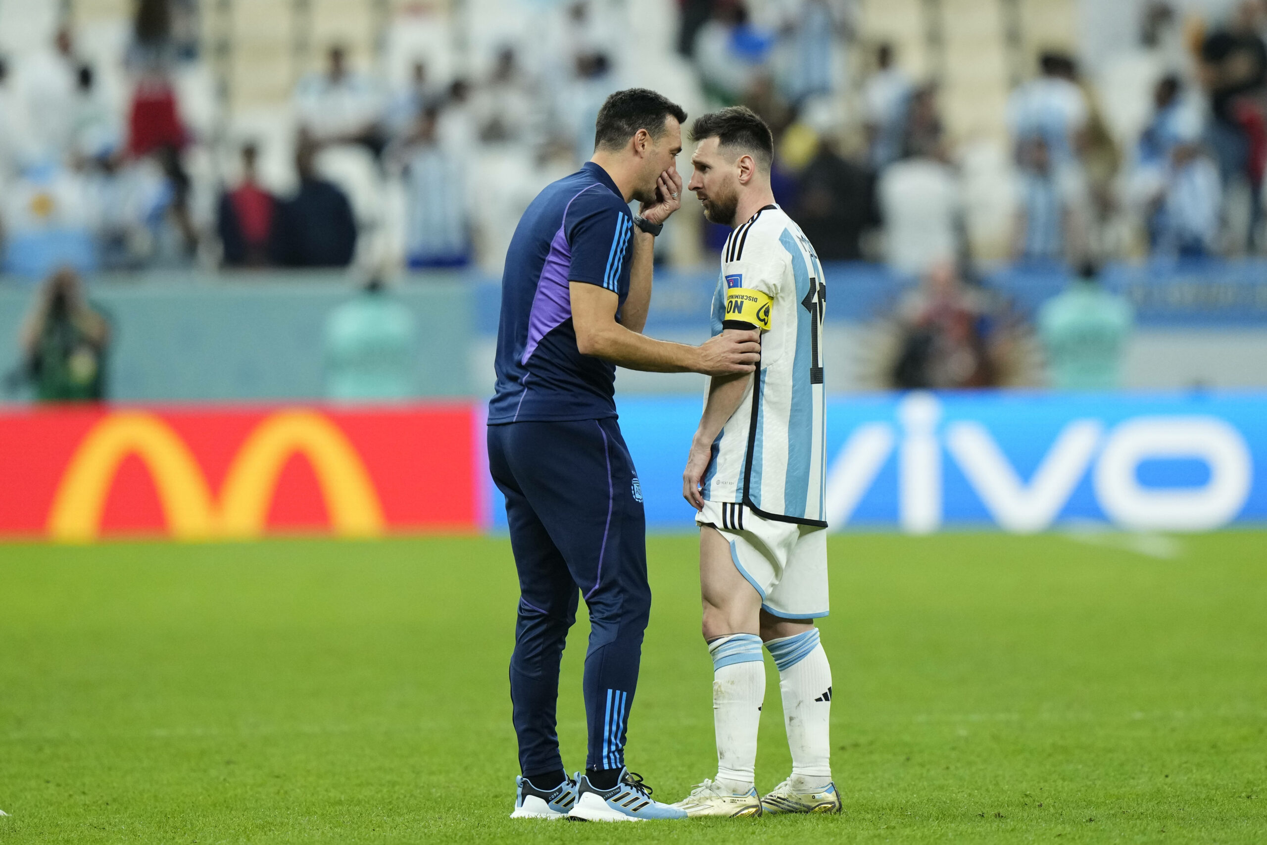 Lionel Scaloni im Gespräch mit Lionel Messi