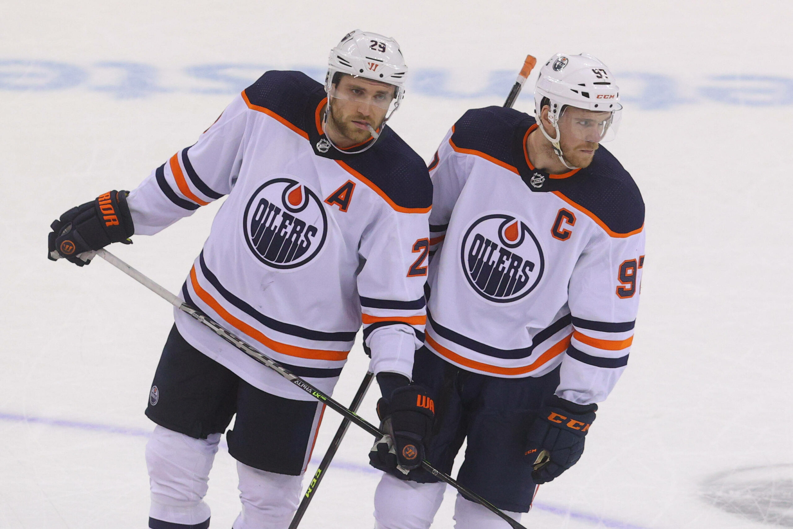 Leon Draisaitl und Connor McDavid von den Edmonton Oilers