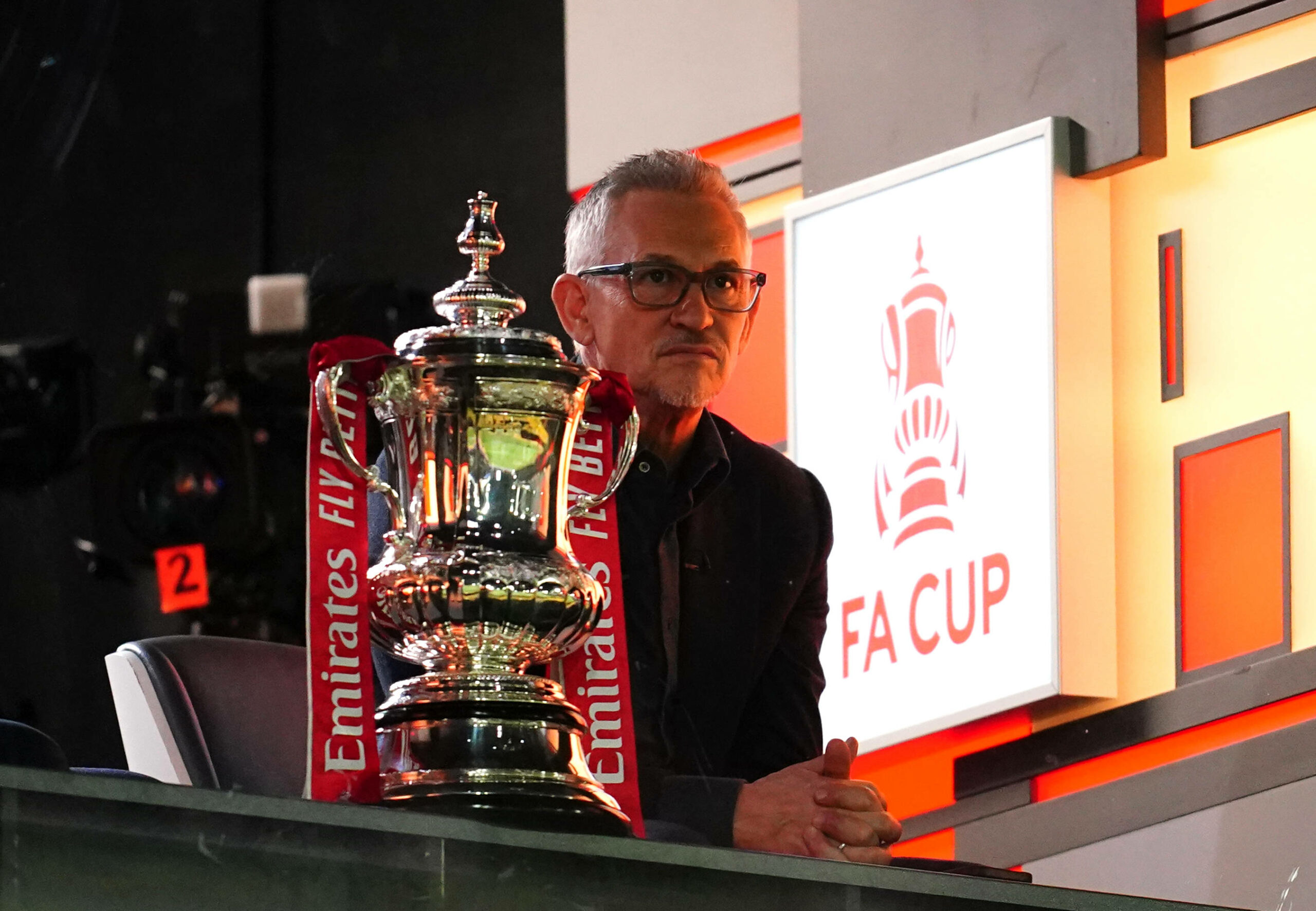 Gary Lineker mit dem FA-Cup