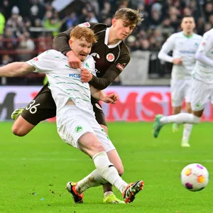 Robert Wagner im Zweikampf mit Aljoscha Kemlein