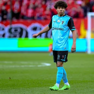Lawrence Ennali im Trikot von Gornik Zabrze