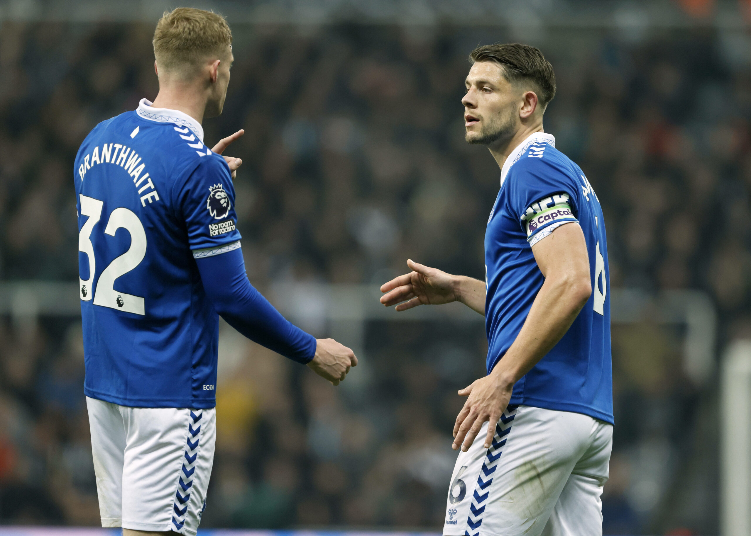 Jarrad Branthwaite und James Tarkowski vom FC Everton