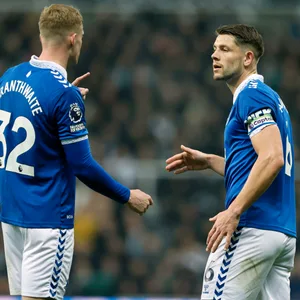 Jarrad Branthwaite und James Tarkowski vom FC Everton