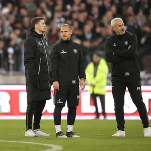 Fabian Hürzeler, Marco Knoop und Peter Nemeth vor einem Spiel