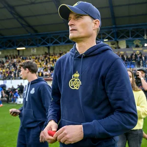 Trainer Alexander Blessin schaut konzentriert