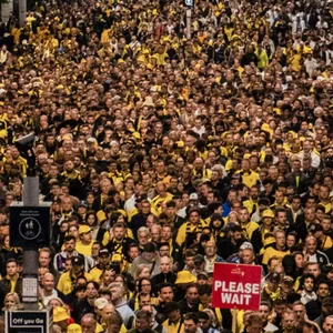 Fans verlassen das Wembley nach dem Champions-League-Finale