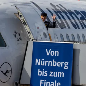 Lufthansa-Maschine des DFB vor dem Abflug
