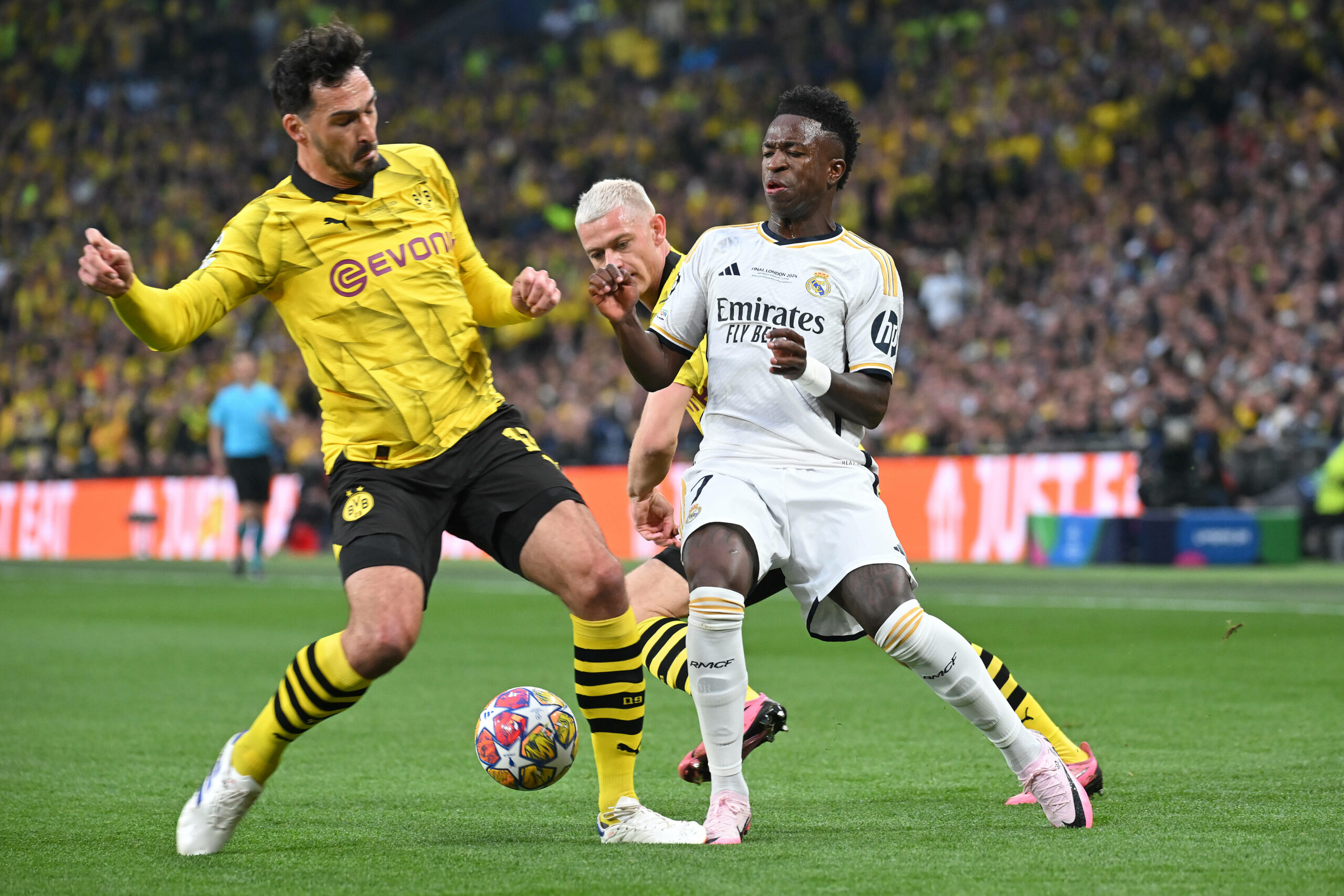 Mats Hummels im Duell mit Vinicius Junior beim CL-Finale