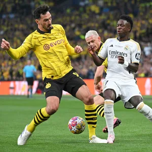 Mats Hummels im Duell mit Vinicius Junior beim CL-Finale